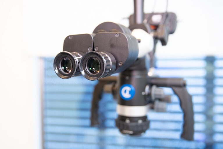 歯科用マイクロスコープ